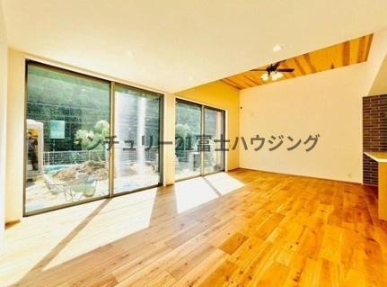 _ސ쌧qs3ڂ̐VzˌẴrO