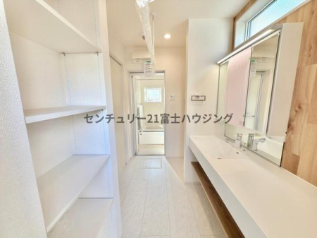 _ސ쌧sq̐VzˌĂ̐ʑEʏ