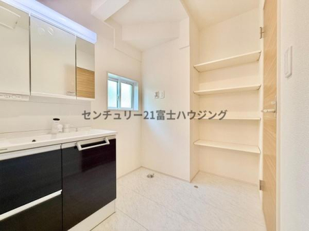 _ސ쌧sq̐VzˌĂ̐ʑEʏ