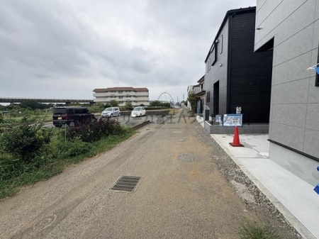 _ސ쌧s̐VzˌĂ̑OʓH܂ތnʐ^