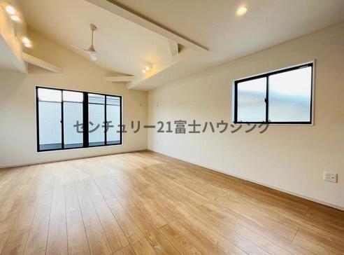 _ސ쌧sАR5ڂ̐VzˌẴrO