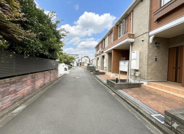 _ސ쌧s̓yn̑OʓH܂ތnʐ^