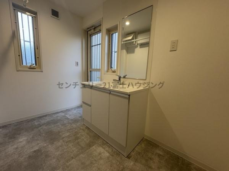 �_�ސ쌧������s���C�ݓ�3���ڂ̒��È�ˌ��Ă̐��ʑ�E���ʏ�