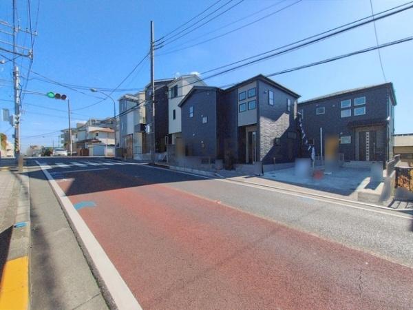 �_�ސ쌧������s���4���ڂ̐V�z��ˌ��Ă̑O�ʓ��H�܂ތ��n�ʐ^