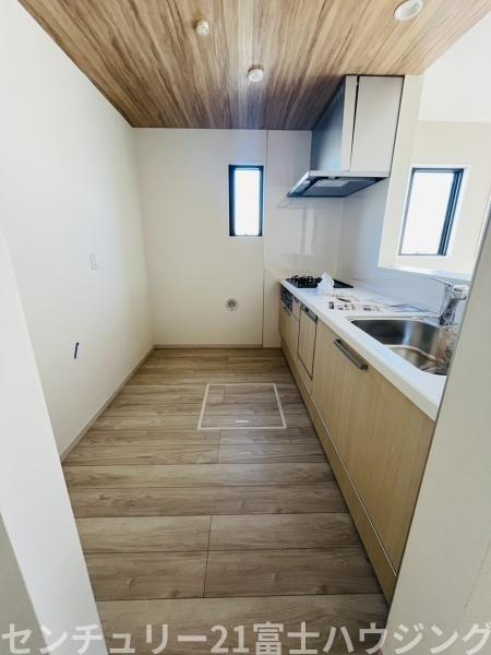 �_�ސ쌧������s�ᏼ���̐V�z��ˌ��ẴL�b�`��