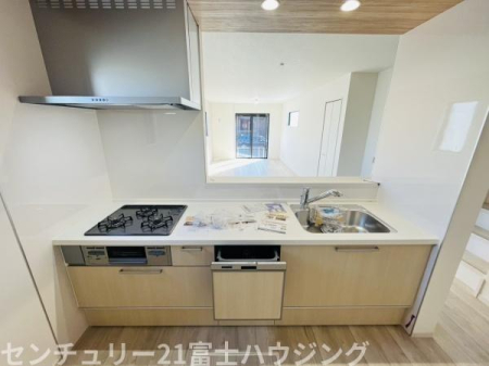 �_�ސ쌧������s�ᏼ���̐V�z��ˌ��ẴL�b�`��