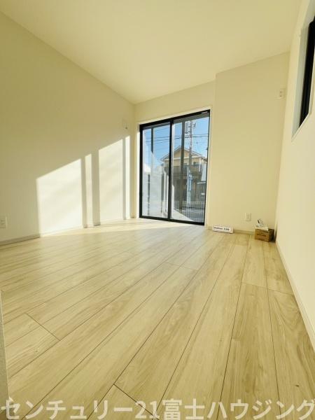 �_�ސ쌧������s�ᏼ���̐V�z��ˌ��Ă̎q������