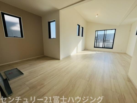 �_�ސ쌧������s�ᏼ���̐V�z��ˌ��Ẵ��r���O