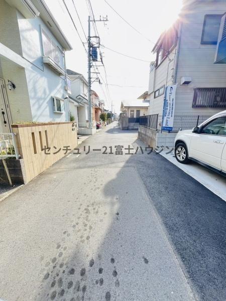 �_�ސ쌧������s��̐V�z��ˌ��Ă̑O�ʓ��H�܂ތ��n�ʐ^