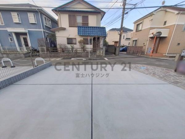 �_�ސ쌧����s�����C��7���ڂ̐V�z��ˌ��Ă̑O�ʓ��H�܂ތ��n�ʐ^