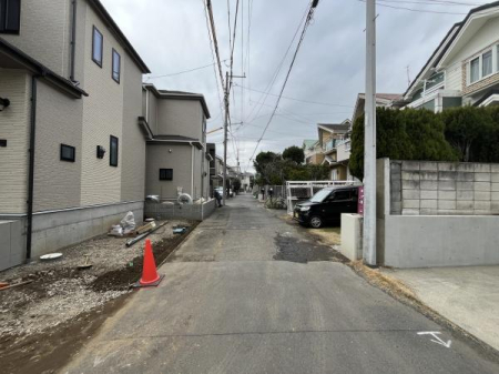 �_�ސ쌧������s���Z���̐V�z��ˌ��Ă̑O�ʓ��H�܂ތ��n�ʐ^