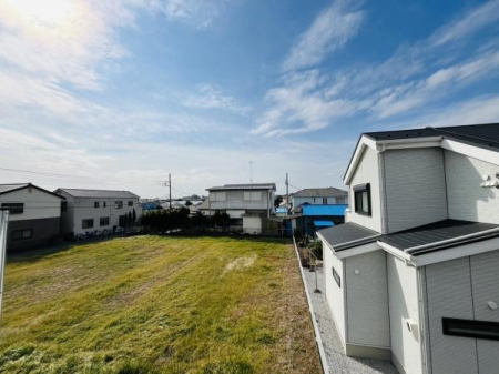 �_�ސ쌧������s�����̐V�z��ˌ��Ă̏Z�˂���̒��]�ʐ^