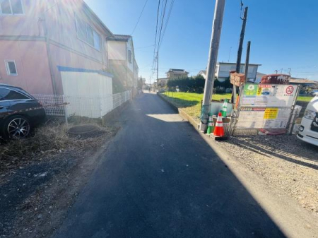 �_�ސ쌧������s�����̐V�z��ˌ��Ă̑O�ʓ��H�܂ތ��n�ʐ^