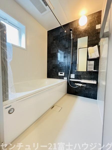 �_�ސ쌧������s�~���̐V�z��ˌ��Ă̗���