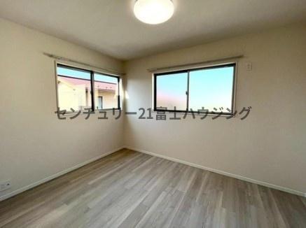 _ސ쌧sC6ڂ̒ÈˌĂ̎q