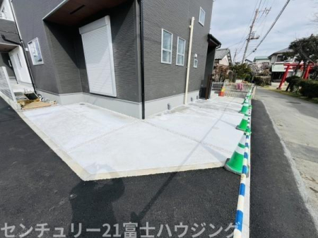 �_�ސ쌧������s�����̐V�z��ˌ��Ă̒��ԏ�