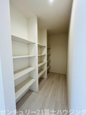 �_�ސ쌧������s�����̐V�z��ˌ��Ă̎��[