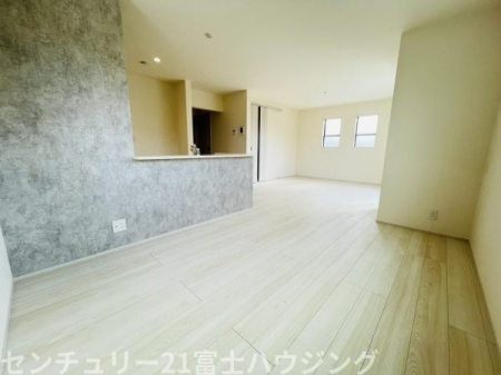 �_�ސ쌧������s�����̐V�z��ˌ��Ẵ��r���O