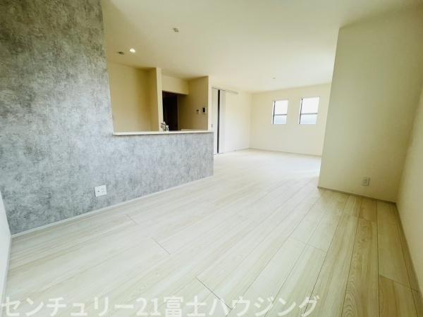 �_�ސ쌧������s�����̐V�z��ˌ��Ẵ��r���O