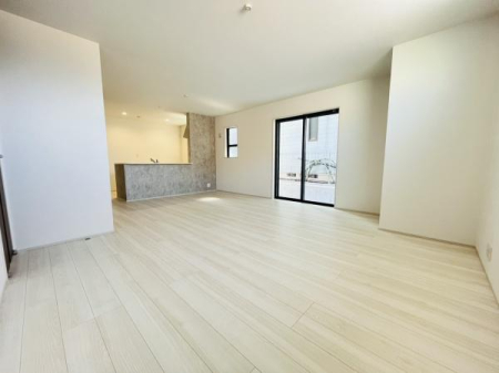 �_�ސ쌧������s����2���ڂ̐V�z��ˌ��Ẵ��r���O