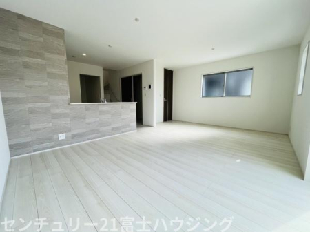 �_�ސ쌧������s�����̐V�z��ˌ��Ẵ��r���O