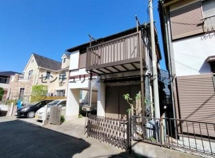 �_�ސ쌧������s���C�ݖk4���ڂ̓y�n�̑O�ʓ��H�܂ތ��n�ʐ^