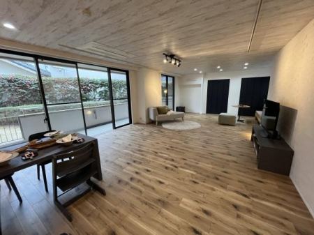 �_�ސ쌧������s�����C�݂̒��Ã}���V�����̃��r���O