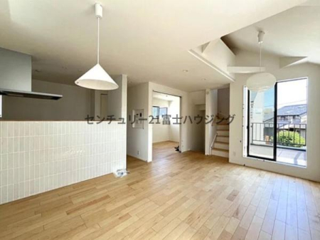 _ސ쌧s4ڂ̐VzˌẴrO