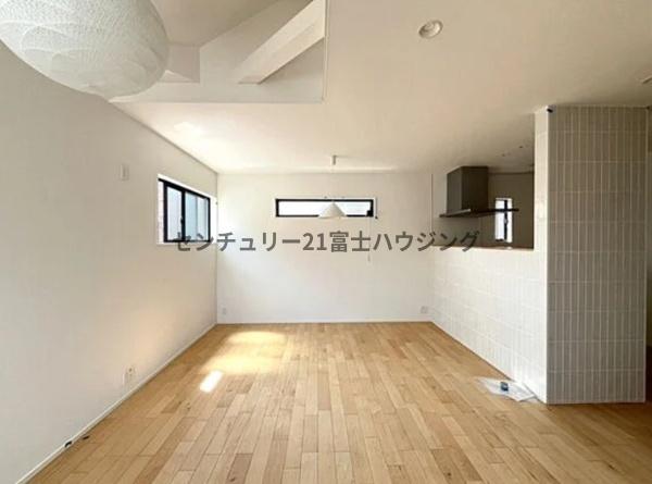 _ސ쌧s4ڂ̐VzˌẴrO