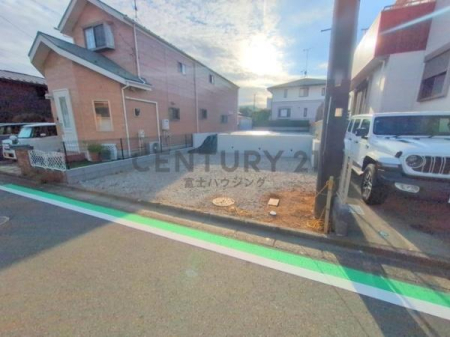 �_�ސ쌧����s�Ó��7���ڂ̓y�n�̑O�ʓ��H�܂ތ��n�ʐ^