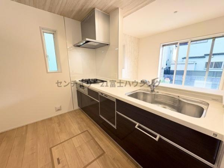 �_�ސ쌧������s���4���ڂ̐V�z��ˌ��ẴL�b�`��