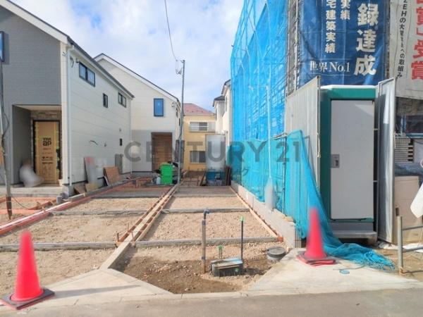 �_�ސ쌧������s�����u�̐V�z��ˌ��Ă̑O�ʓ��H�܂ތ��n�ʐ^