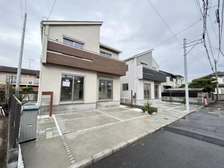 �_�ސ쌧������s���4���ڂ̐V�z��ˌ��Ă̑O�ʓ��H�܂ތ��n�ʐ^