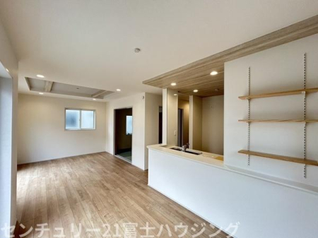 �_�ސ쌧������s���4���ڂ̐V�z��ˌ��Ẵ��r���O