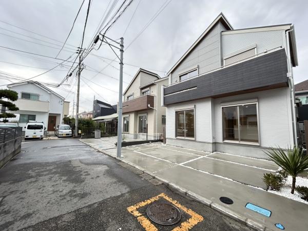 �_�ސ쌧������s���4���ڂ̐V�z��ˌ��Ă̑O�ʓ��H�܂ތ��n�ʐ^