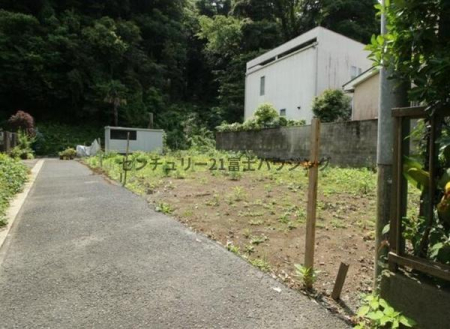 �_�ސ쌧���q�s�咬7���ڂ̓y�n�̑O�ʓ��H�܂ތ��n�ʐ^