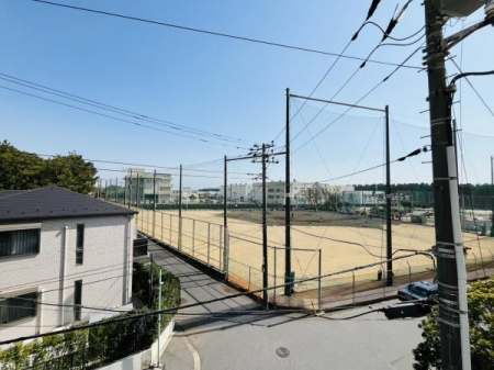 �_�ސ쌧������s������̒��Ã}���V�����̏Z�˂���̒��]�ʐ^