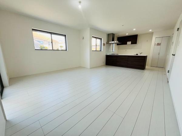 �_�ސ쌧������s�����u2���ڂ̐V�z��ˌ��Ẵ��r���O