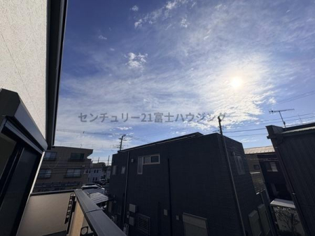 �_�ސ쌧������s������̐V�z��ˌ��Ă̏Z�˂���̒��]�ʐ^