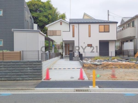 �_�ސ쌧������s������̐V�z��ˌ��Ă̑O�ʓ��H�܂ތ��n�ʐ^