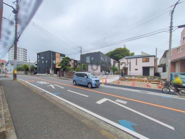 �_�ސ쌧������s������̐V�z��ˌ��Ă̑O�ʓ��H�܂ތ��n�ʐ^