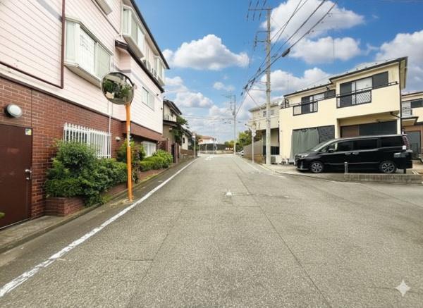 �_�ސ쌧���͌��s�����散��Ӗ{��1���ڂ̓y�n�̑O�ʓ��H�܂ތ��n�ʐ^