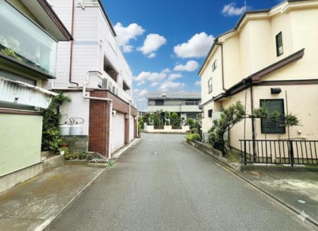 �_�ސ쌧���͌��s�����散��Ӗ{��1���ڂ̓y�n�̑O�ʓ��H�܂ތ��n�ʐ^