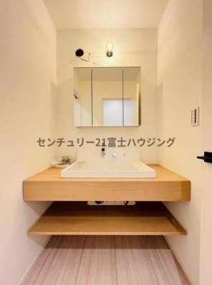 _ސ쌧qs򖾎4ڂ̐VzˌĂ̐ʑEʏ