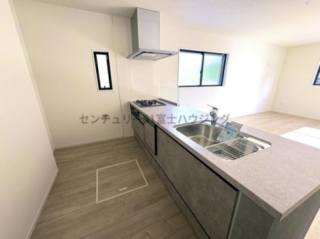 �_�ސ쌧������s���c1���ڂ̐V�z��ˌ��ẴL�b�`��