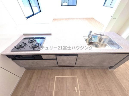 �_�ސ쌧������s���c1���ڂ̐V�z��ˌ��ẴL�b�`��