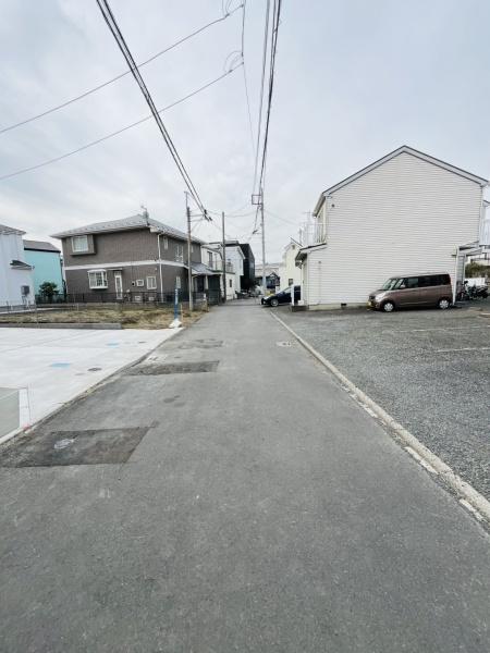 �_�ސ쌧������s���C��4���ڂ̐V�z��ˌ��Ă̑O�ʓ��H�܂ތ��n�ʐ^