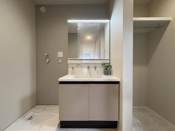 _ސ쌧؎s̐VzˌĂ̐ʑEʏ