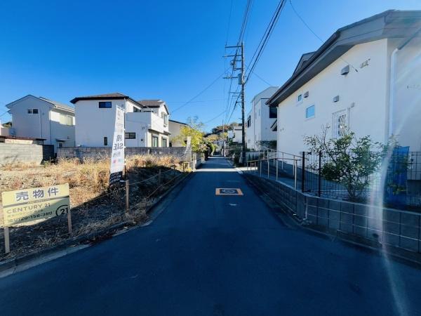 �_�ސ쌧���q�s���z�̓y�n�̑O�ʓ��H�܂ތ��n�ʐ^