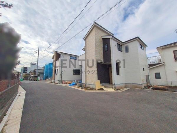 �_�ސ쌧������s���c1���ڂ̐V�z��ˌ��Ă̑O�ʓ��H�܂ތ��n�ʐ^